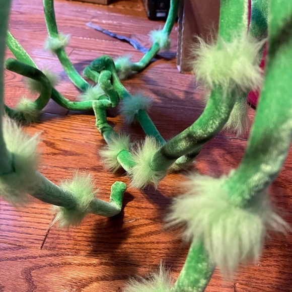 Large Green And Black Spider With Adjustable Legs For Halloween - Picture 13 of 13